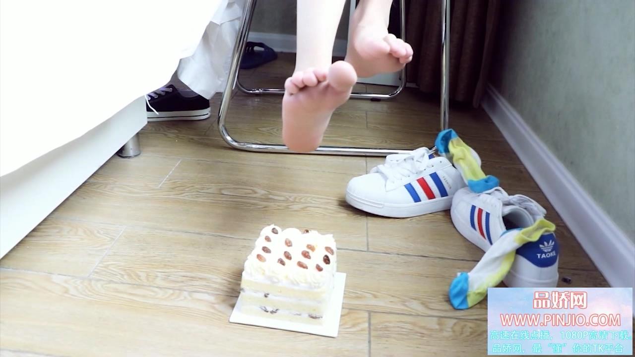 YZ_99小欣儿踩蛋糕