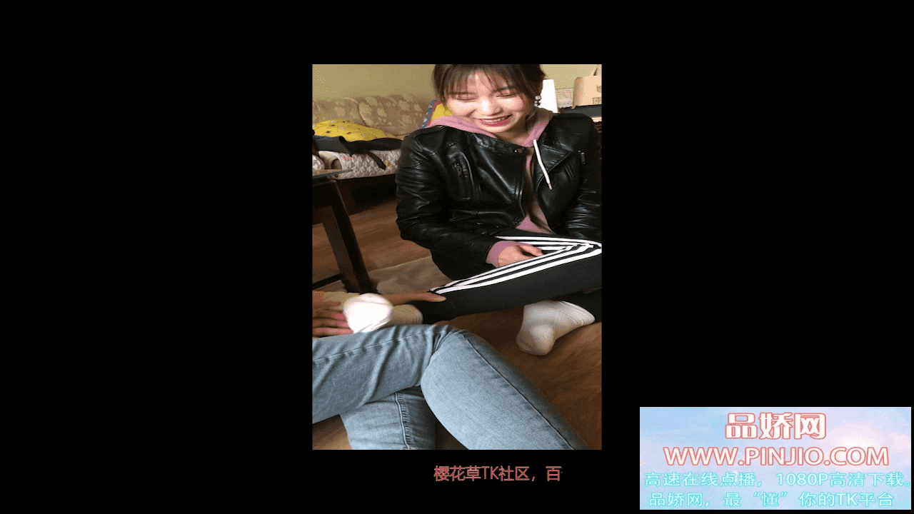 HY_3白袜挠痒俩女生