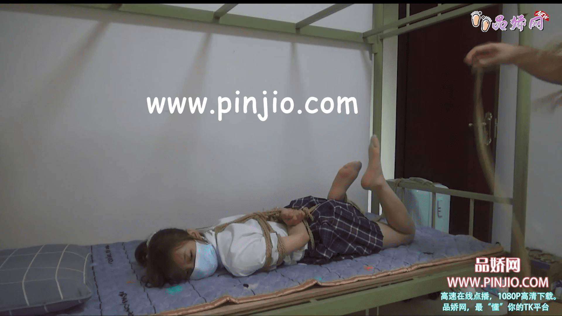 YZ_1074【新月】jk肉丝清纯妹子首次用分腿驷马Tk抽打