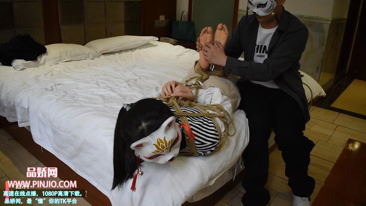 YZ_1488合欢妹子被驷马挠棉袜脚心&狐狸面具