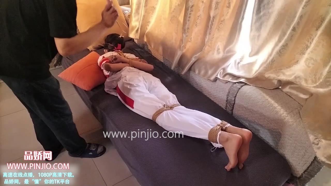 YZ_1584【精致】网恋被骗遭男子玩弄痒痒脚丫，口球蒙眼驷马放置为自己任性买单
