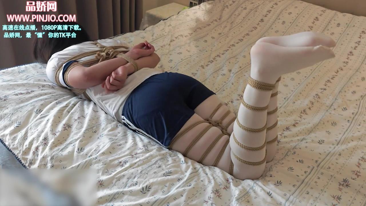 YZ_1594满屏的白丝长腿 绑腿驷马，白丝脚底特写挠脚心