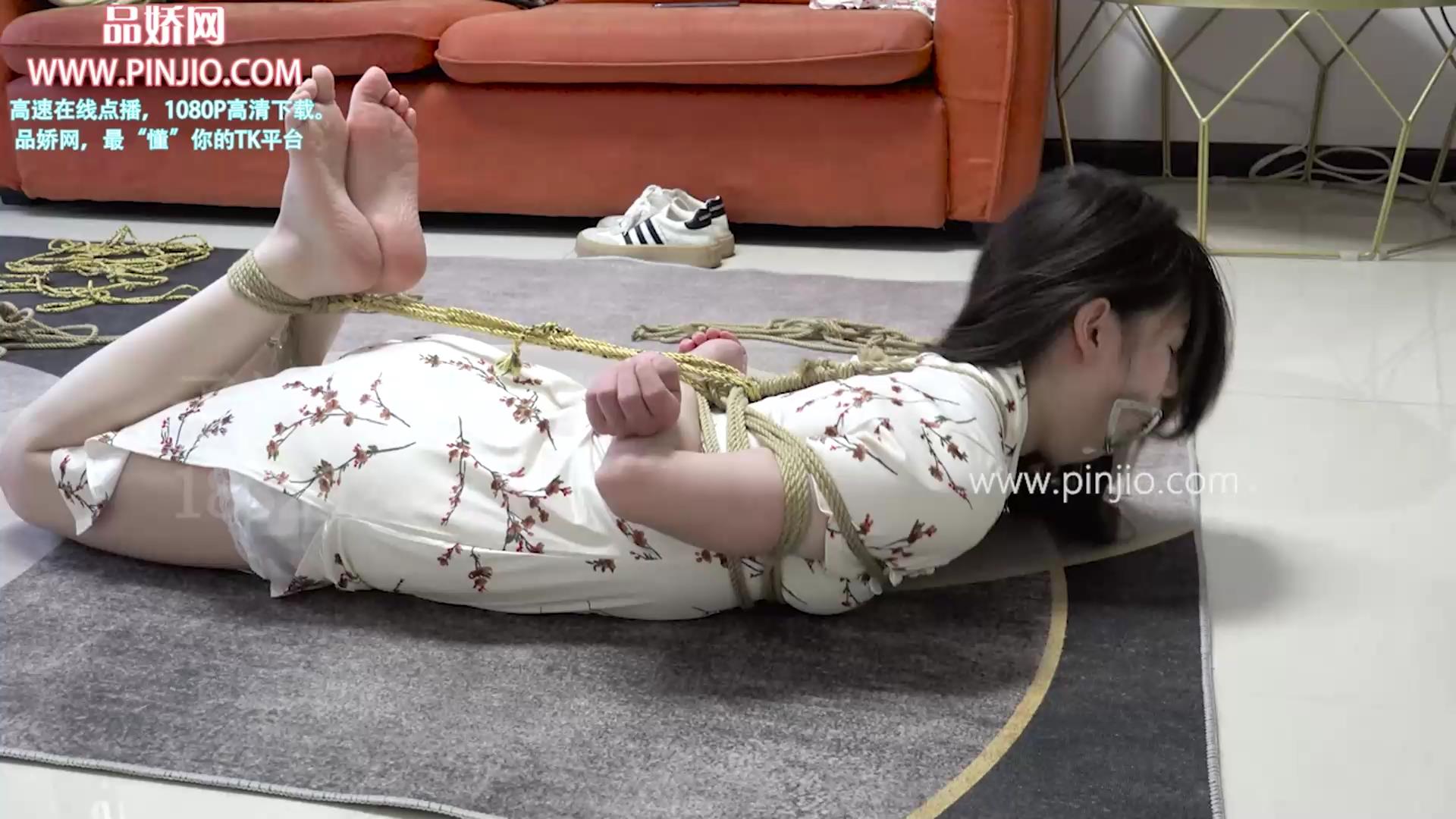 YZ_1812依依 裸足挠痒TK 太怕痒了