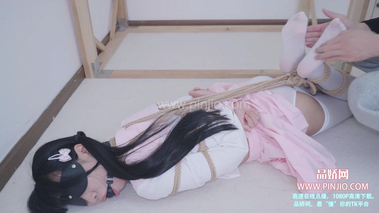 YZ_2245新年礼物，背包打开是个捆绑起来的可爱小姐姐TK