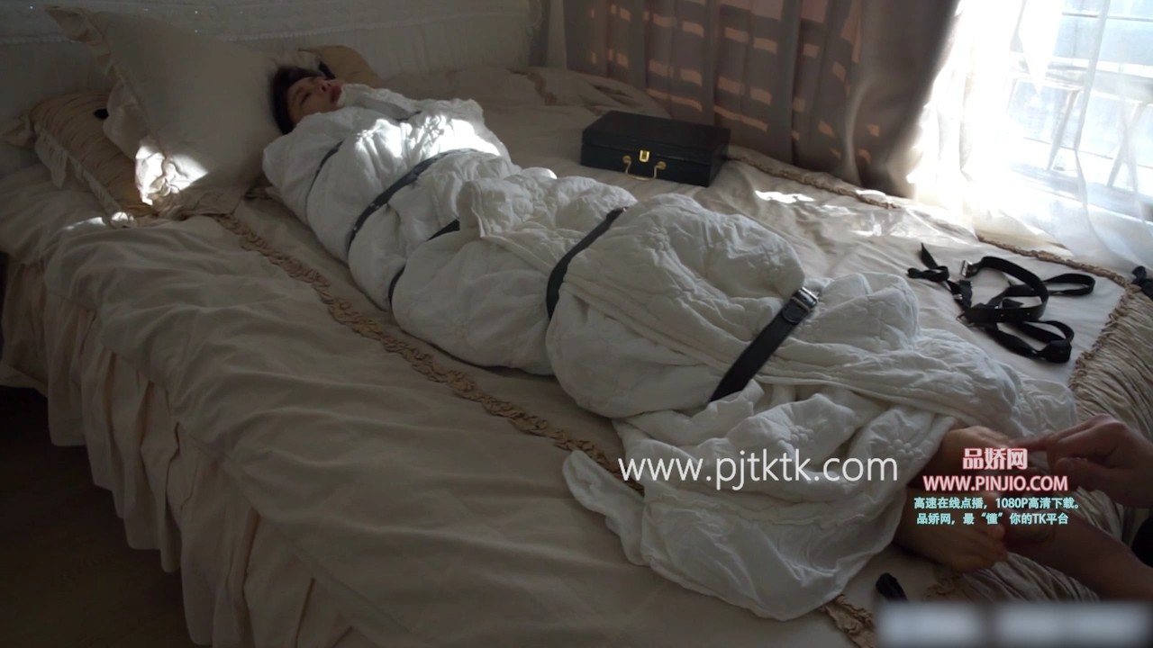 YZ_3882【哈莉奎因工作室】角落里的窥视