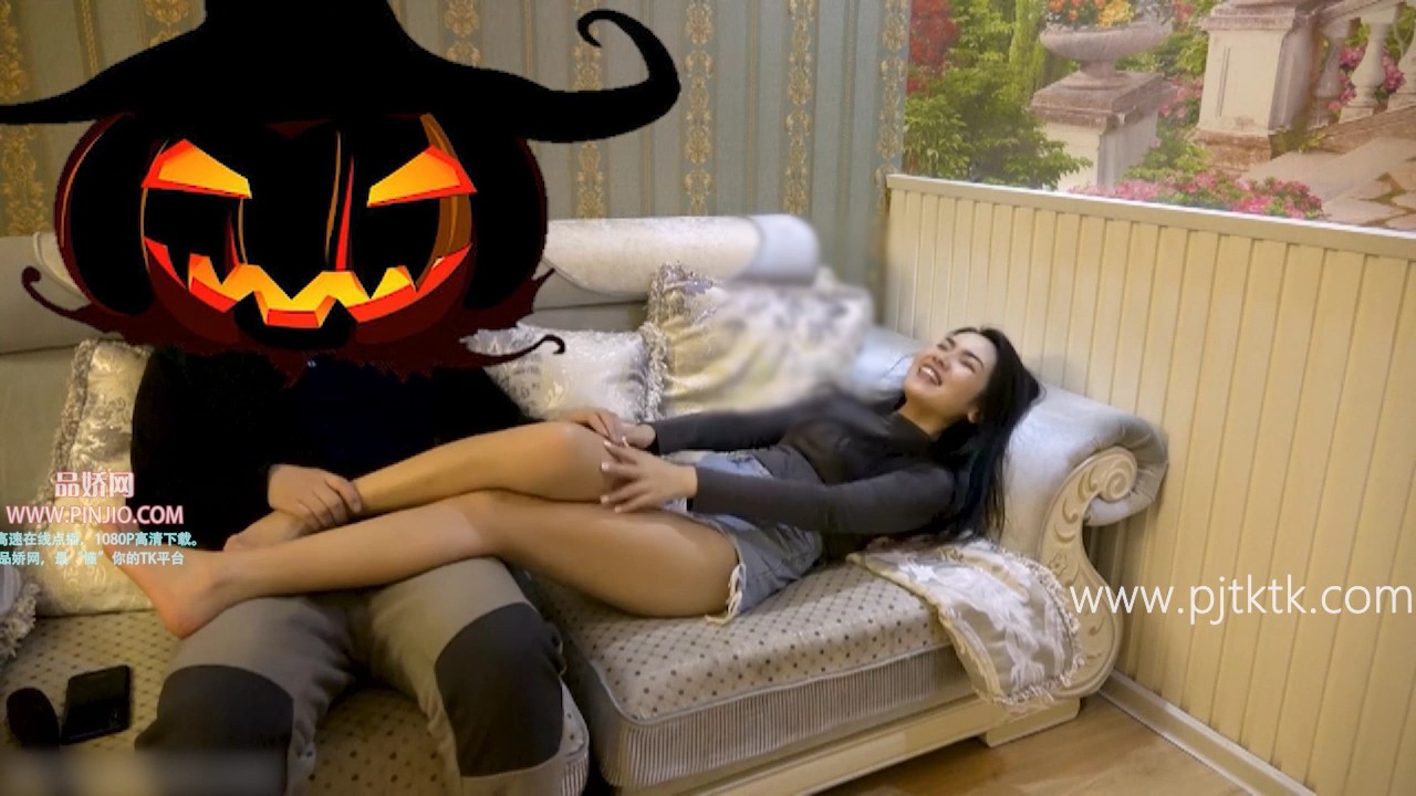 YZ_4223黑桃C0515-TK身着黑丝的贝斯手