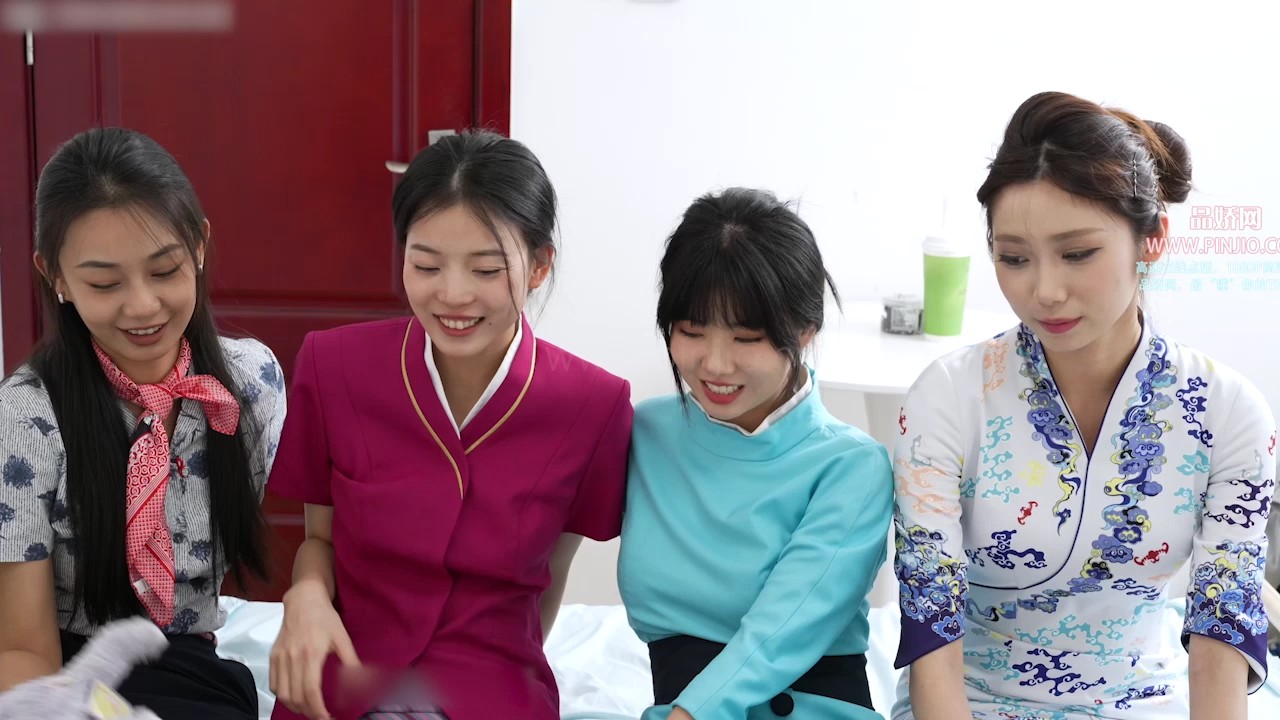 YZ_4271物恋-岚岚茯苓米米泡泡四人互相给腿脚涂婴儿油用手互挠脚