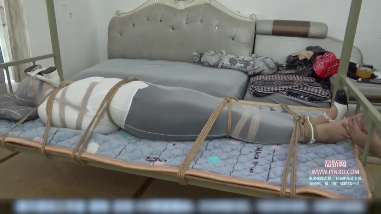 YZ_4748新月-闻鞋女上司 辱骂下属被放倒